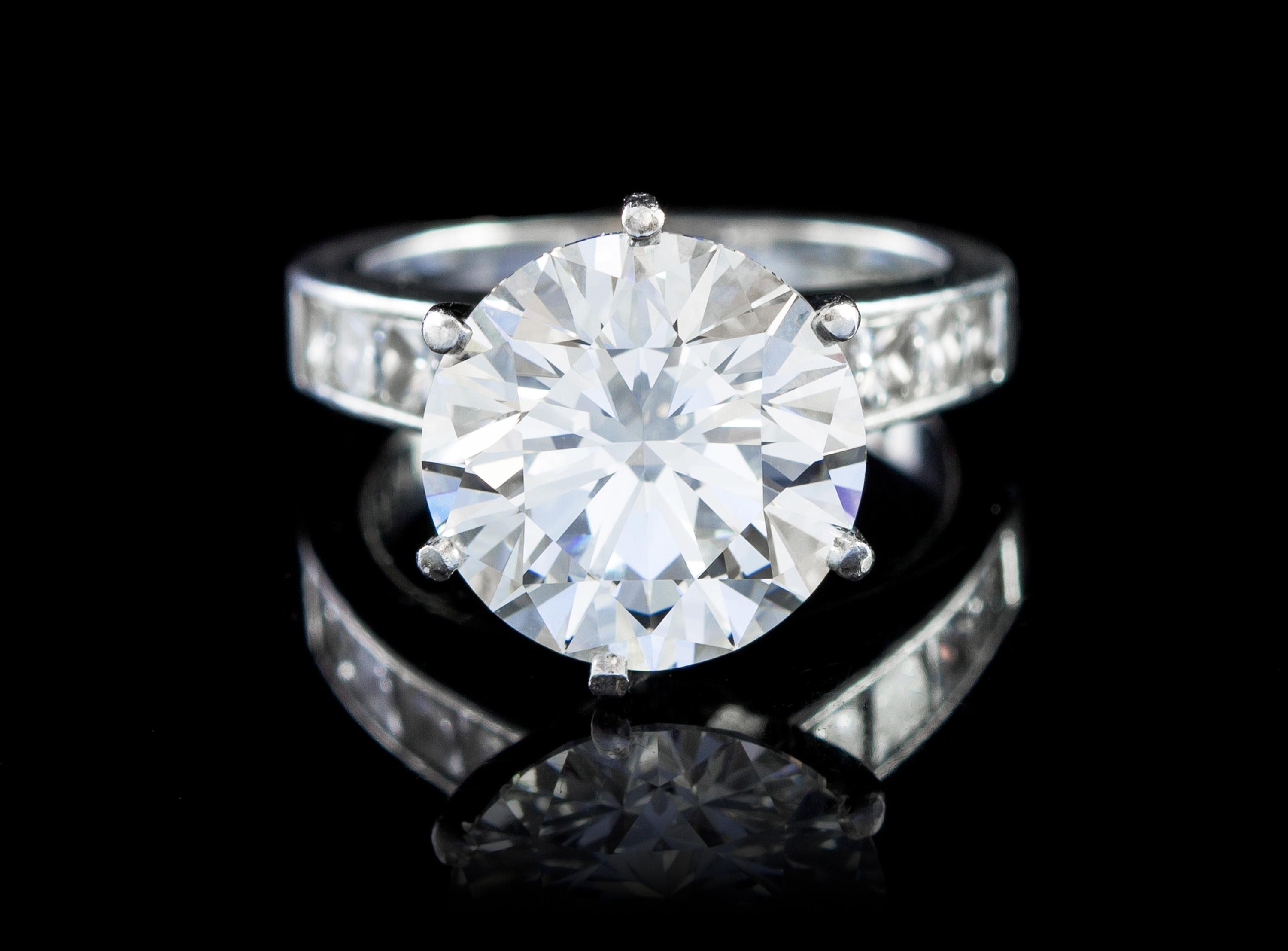 A Fine Platinum and Round Brilliant Cut Diamond Ring, 6.60 dwts.
