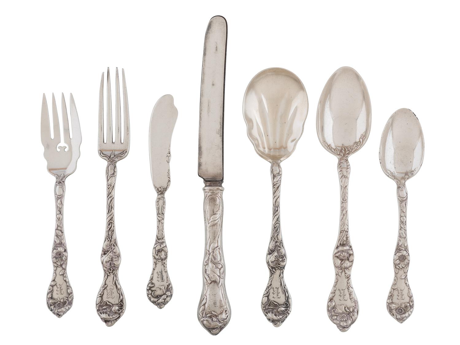 A Reed and Barton 'Le Cinq Fleurs' Silver Flatware Service