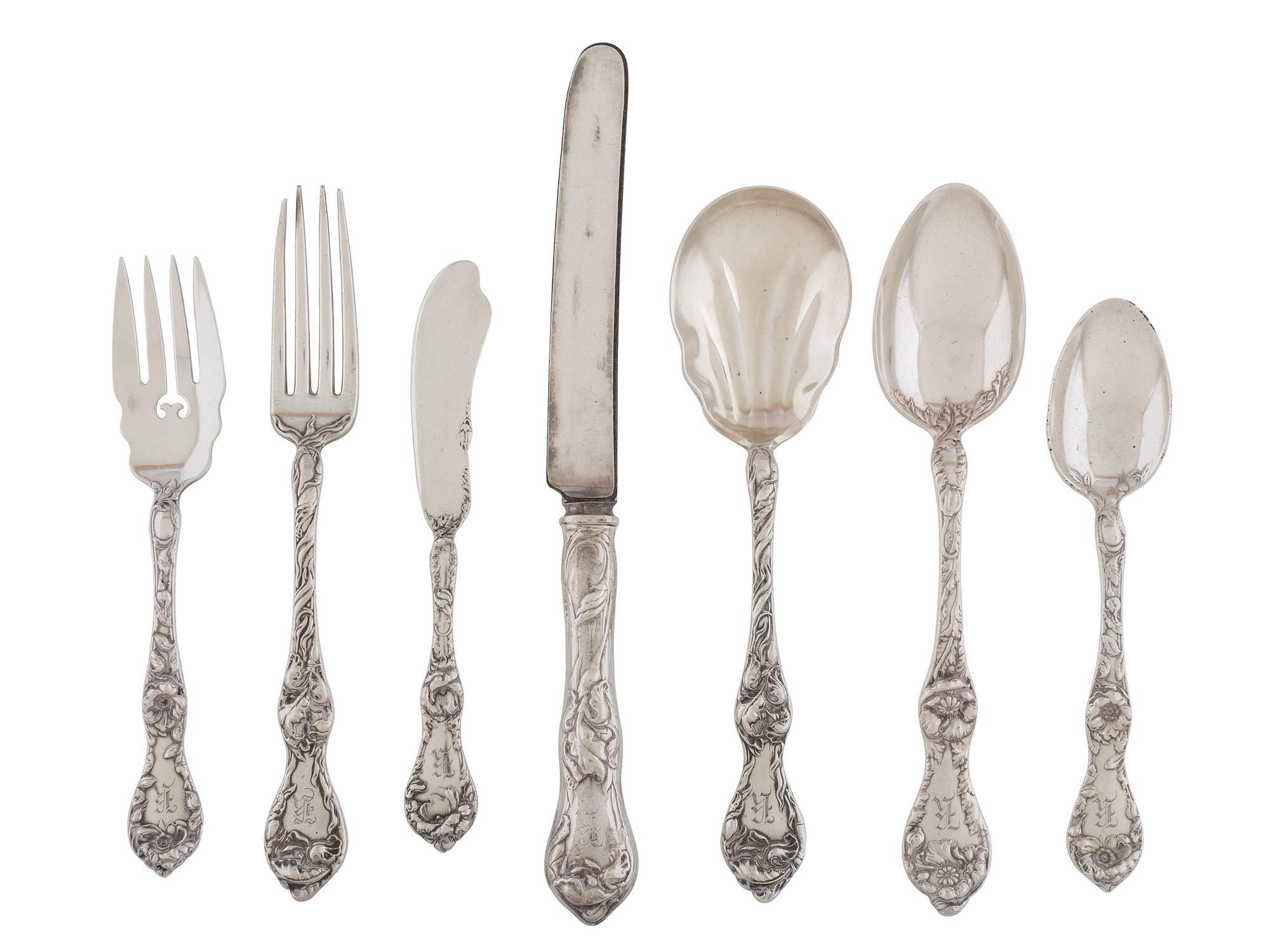 A Reed and Barton 'Le Cinq Fleurs' Silver Flatware Service