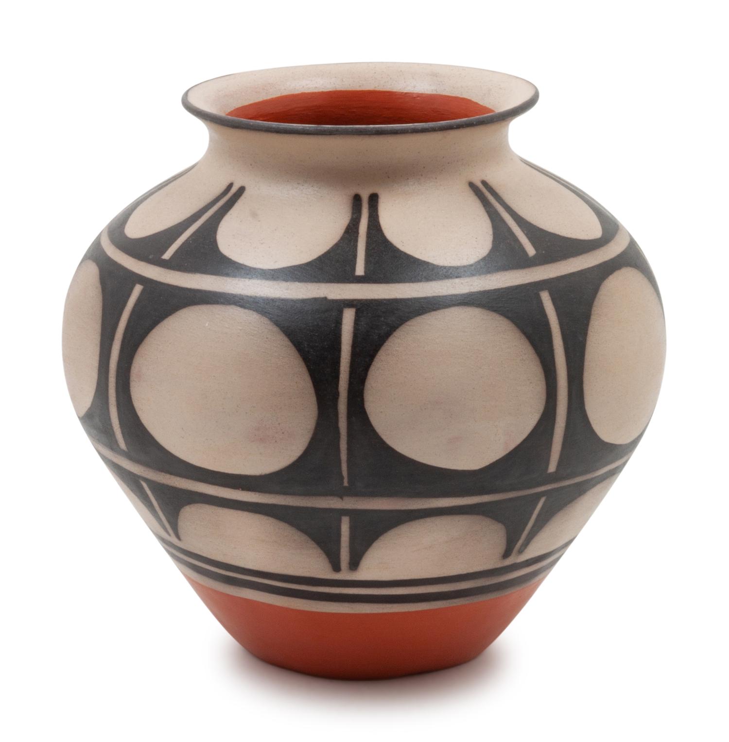 Santo Domingo Black and Tan Vase