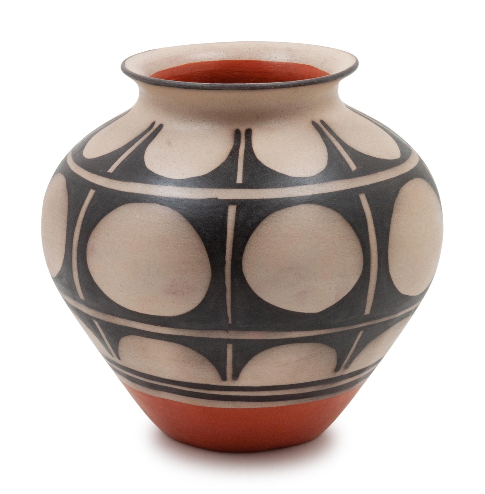 Santo Domingo Black and Tan Vase
