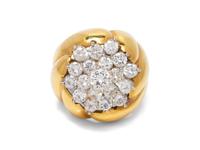 An 18 Karat White Gold and Diamond Ring,