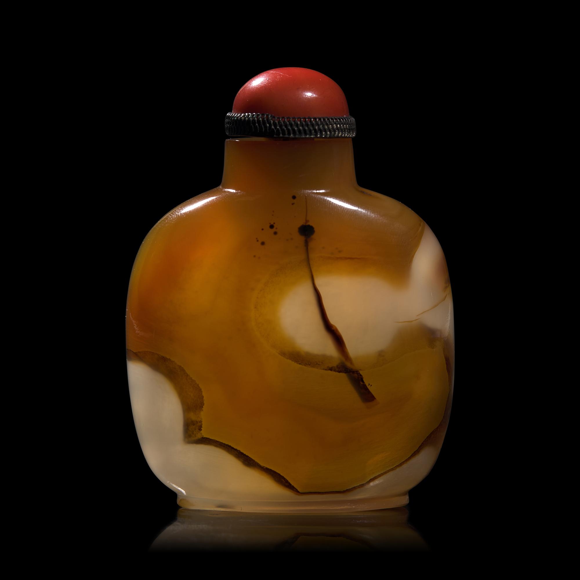 A Chinese Shadow Agate "Birds in a Cave" Snuff Bottle