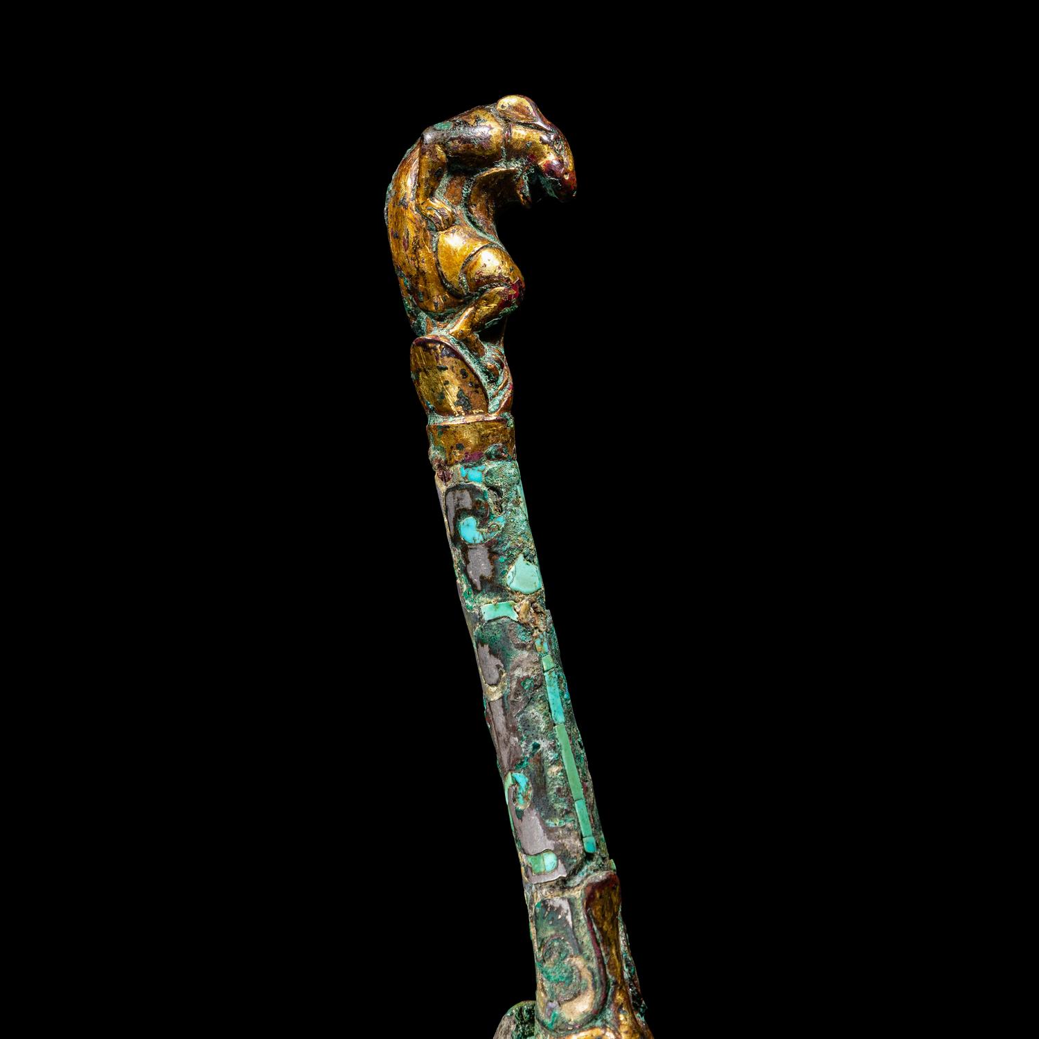 A Chinese Gilt, Silvered and Turquoise Inlaid Bronze Belt Hook, Warring States Period 戰國 銅 鎏金錯銀嵌松石雙獸首帶鉤