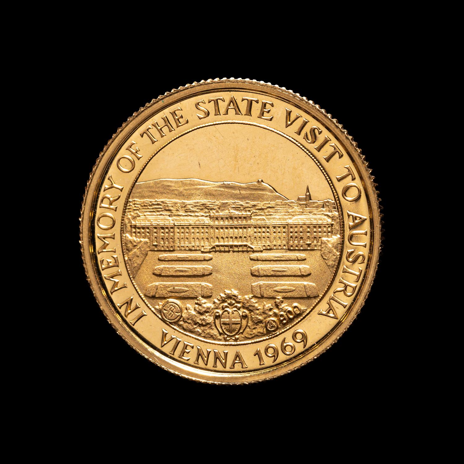 [PRIVATE ISSUE] 1969 Queen Elizabeth II's State Visit to Austria Commemorative Gold Medallion