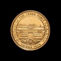 [PRIVATE ISSUE] 1969 Queen Elizabeth II's State Visit to Austria Commemorative Gold Medallion
