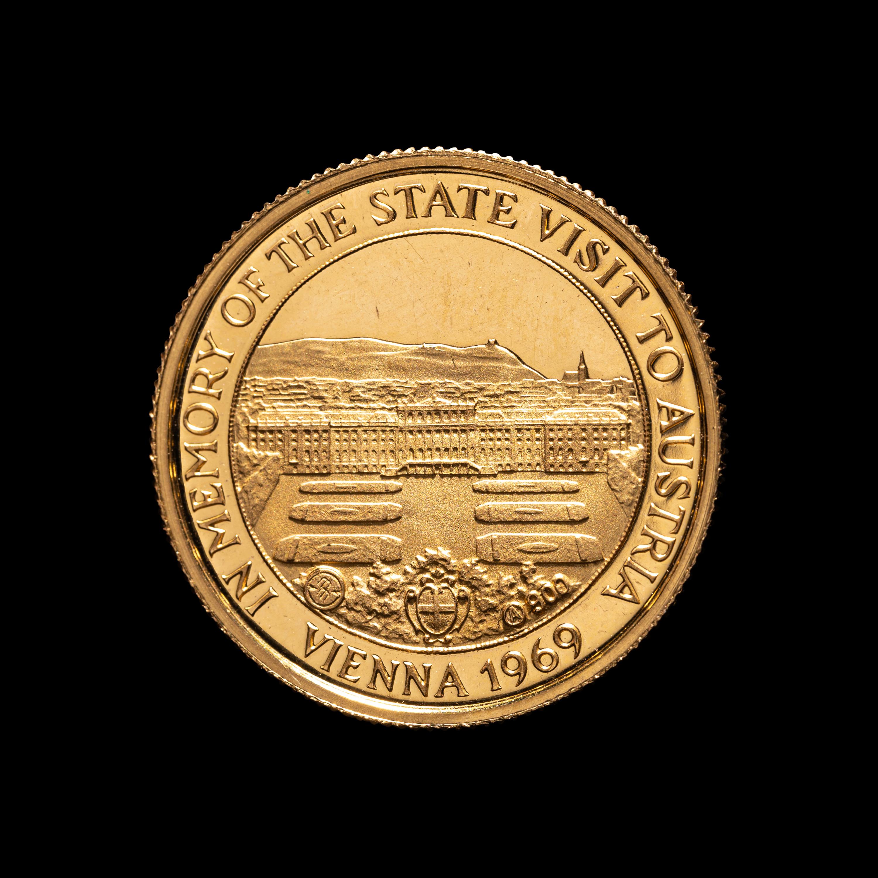 [PRIVATE ISSUE] 1969 Queen Elizabeth II's State Visit to Austria Commemorative Gold Medallion