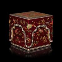 An Unusual Japanese Lacquer Box and Cover, Edo Period, 18th/Early 19th Century — 日本江戶時代 朱漆描金嵌螺鈿蓋盒
