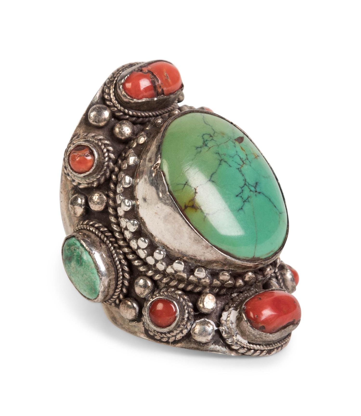 A Silver and Turquoise Cabochon Ring