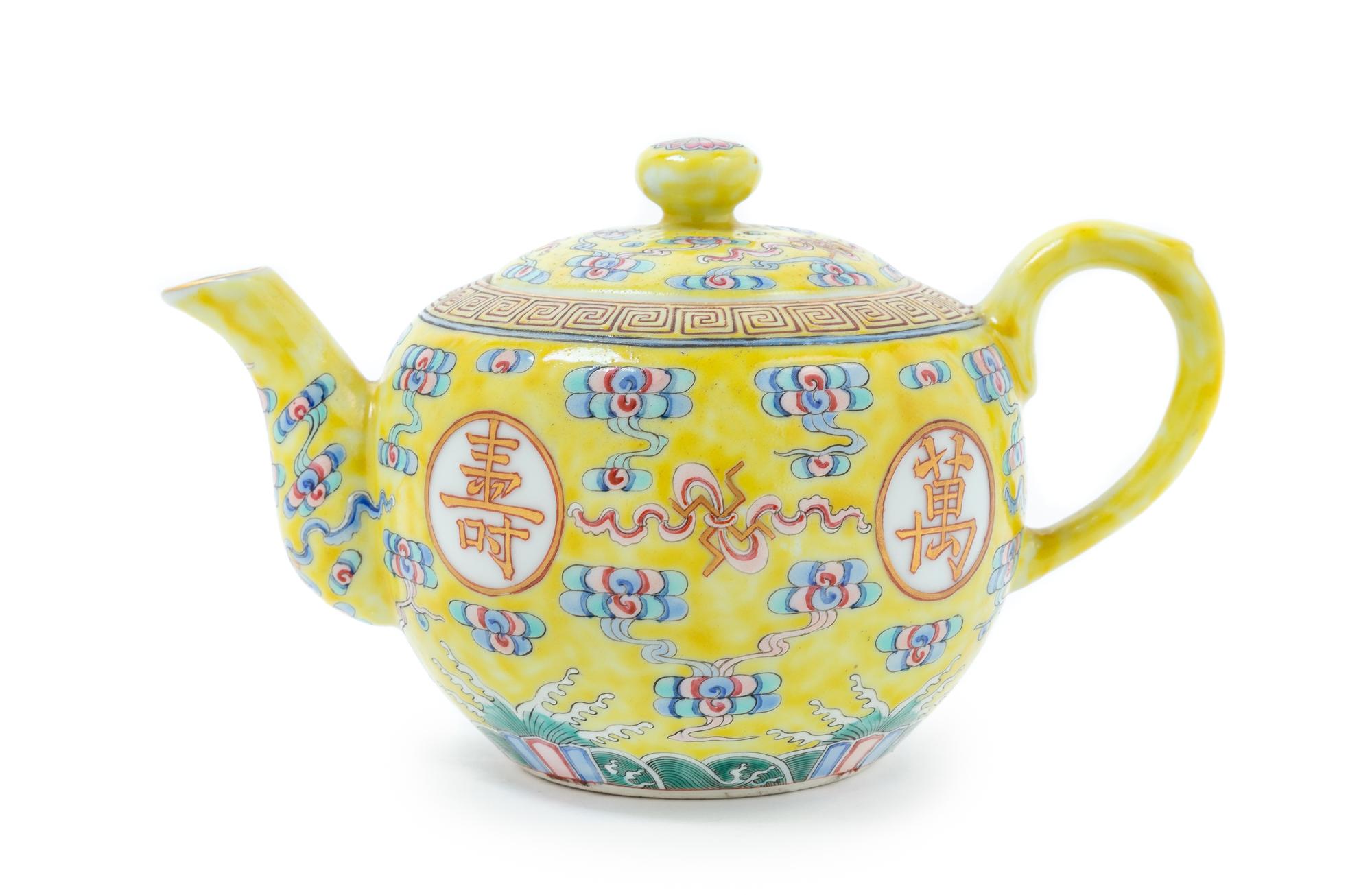 A Famille Jaune Porcelain Covered Teapot