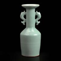 A celadon-glazed "twin-fish" mallet vase 青瓷双鱼盘口瓶