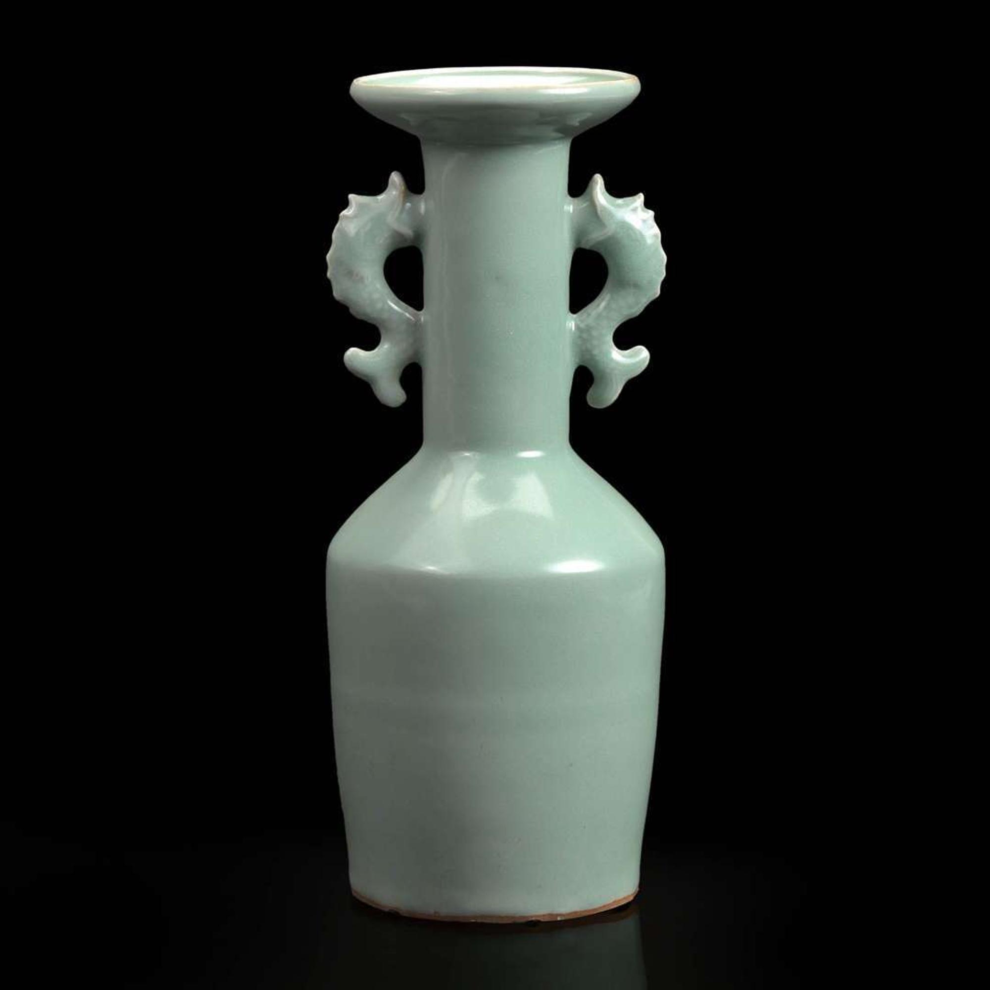 A celadon-glazed "twin-fish" mallet vase 青瓷双鱼盘口瓶