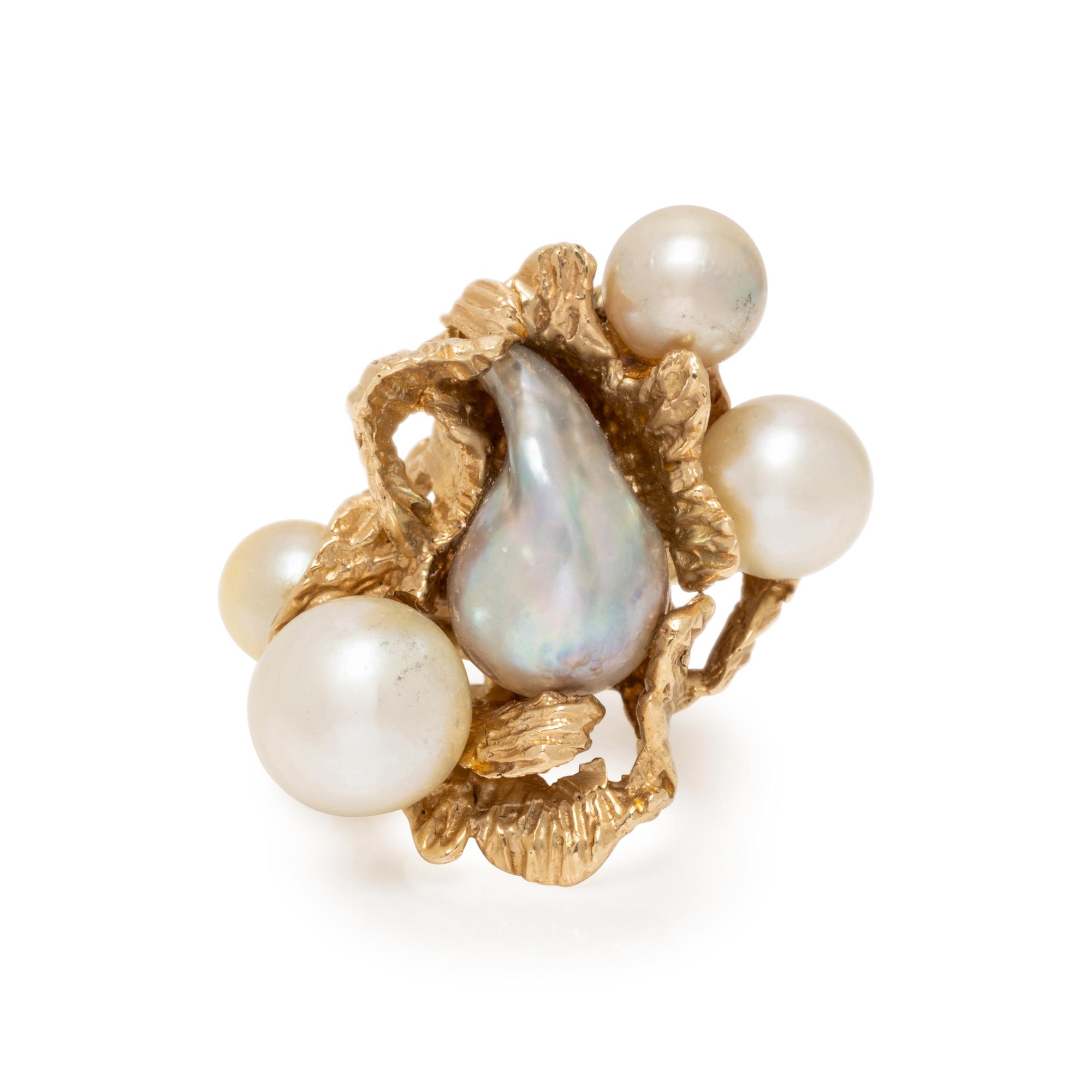 YELLOW GOLD AND CULTURED PEARL RING