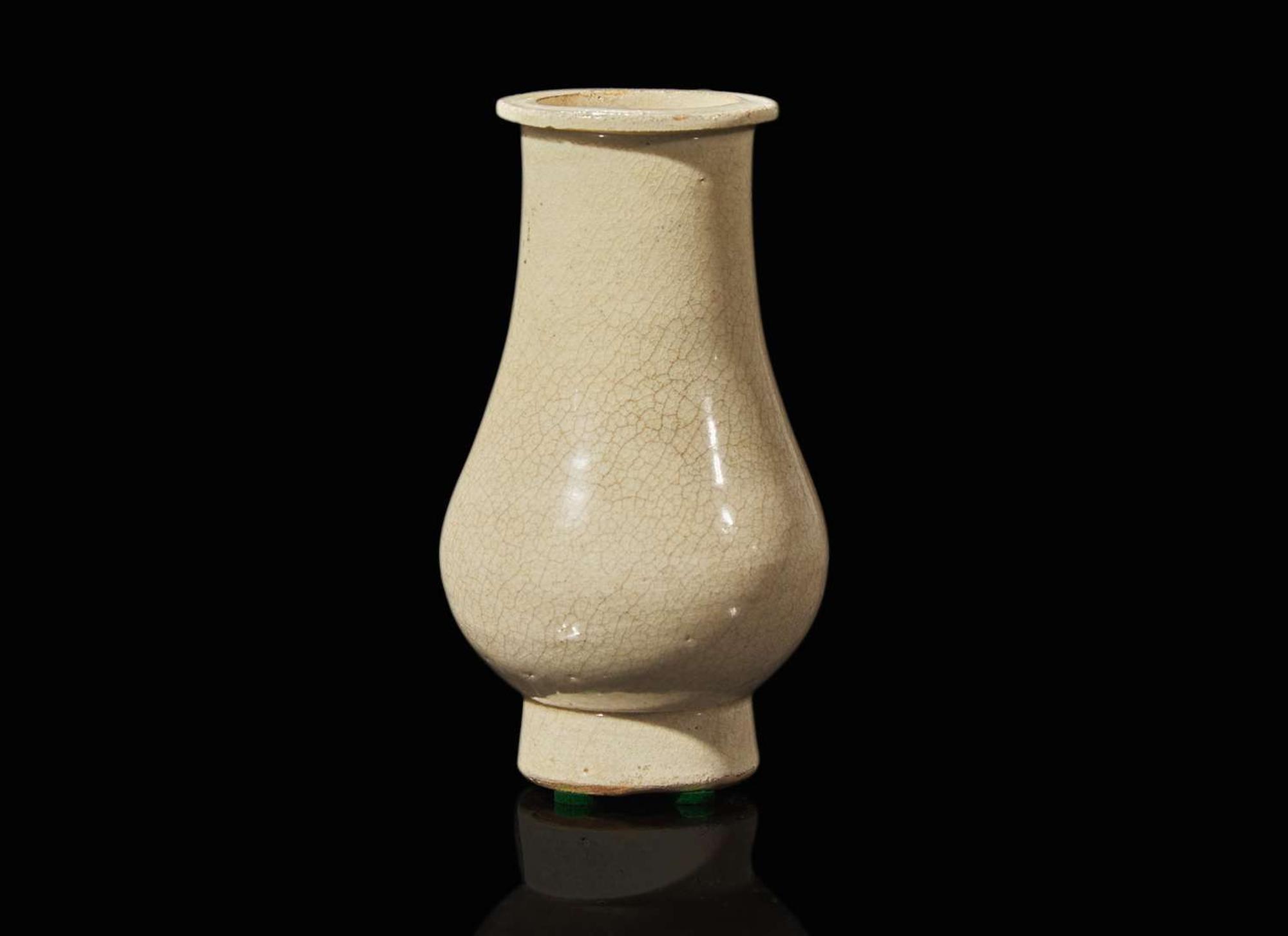 A Chinese cream-glazed vase, possibly Zhangzhou, Fujian province, Southern Song/Yuan dynasty 白瓷觶瓶 可能為漳州 福建省 南宋或元
