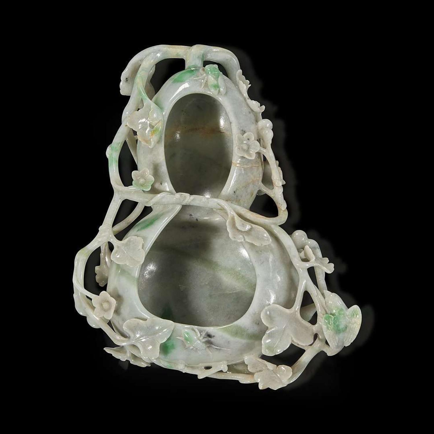 A Chinese carved jadeite double gourd brushwasher 翡翠葫芦笔洗