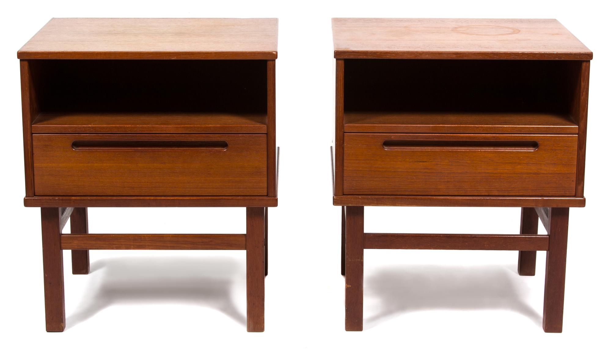 A Pair of Modern Side Tables Height 22 3/4 x width 17 1/4 x depth 19 1/2 inches. — 20TH CENTURY