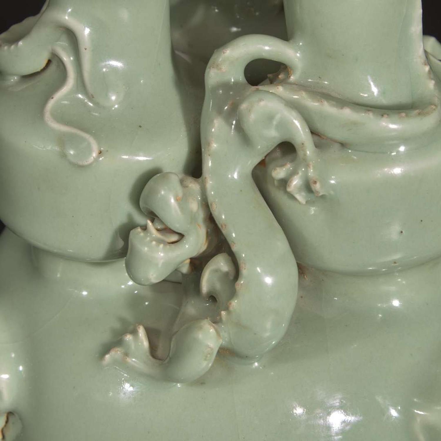 An unusual Chinese Longquan celadon-glazed triple-necked vase 龙泉青釉三口瓶 Qing dynasty ?