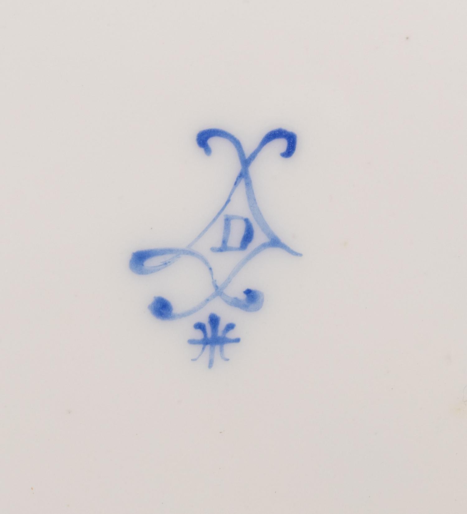 Two Vincennes Bleu Céleste Ribbon Decorated Porcelain Plates ( Assiettes 'à Guirlandes' )