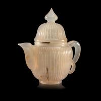 A Carved Agate 'Chrysanthemum' Covered Wine Pot, Possibly 19th Century 或為清晚期 瑪瑙菊瓣紋壺