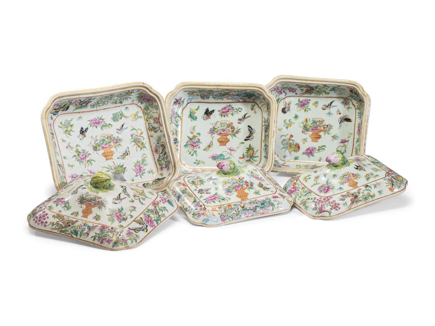 A Chinese Export Canton Famille Rose Porcelain Dinner Service