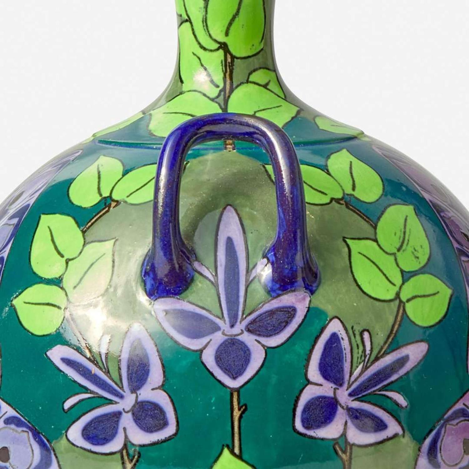 A Wedgwood Lindsay Ware Vase UK, circa 1900