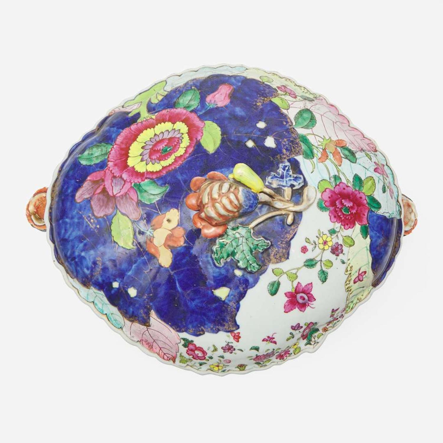 A Chinese Export Tobacco Leaf porcelain soup tureen circa 1775