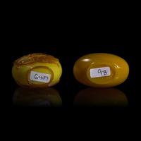 Two Chinese Yellow Glass Snuff Bottles, 19th-Early 20th Century 清末民國 黃琉璃鼻煙壺一組兩件