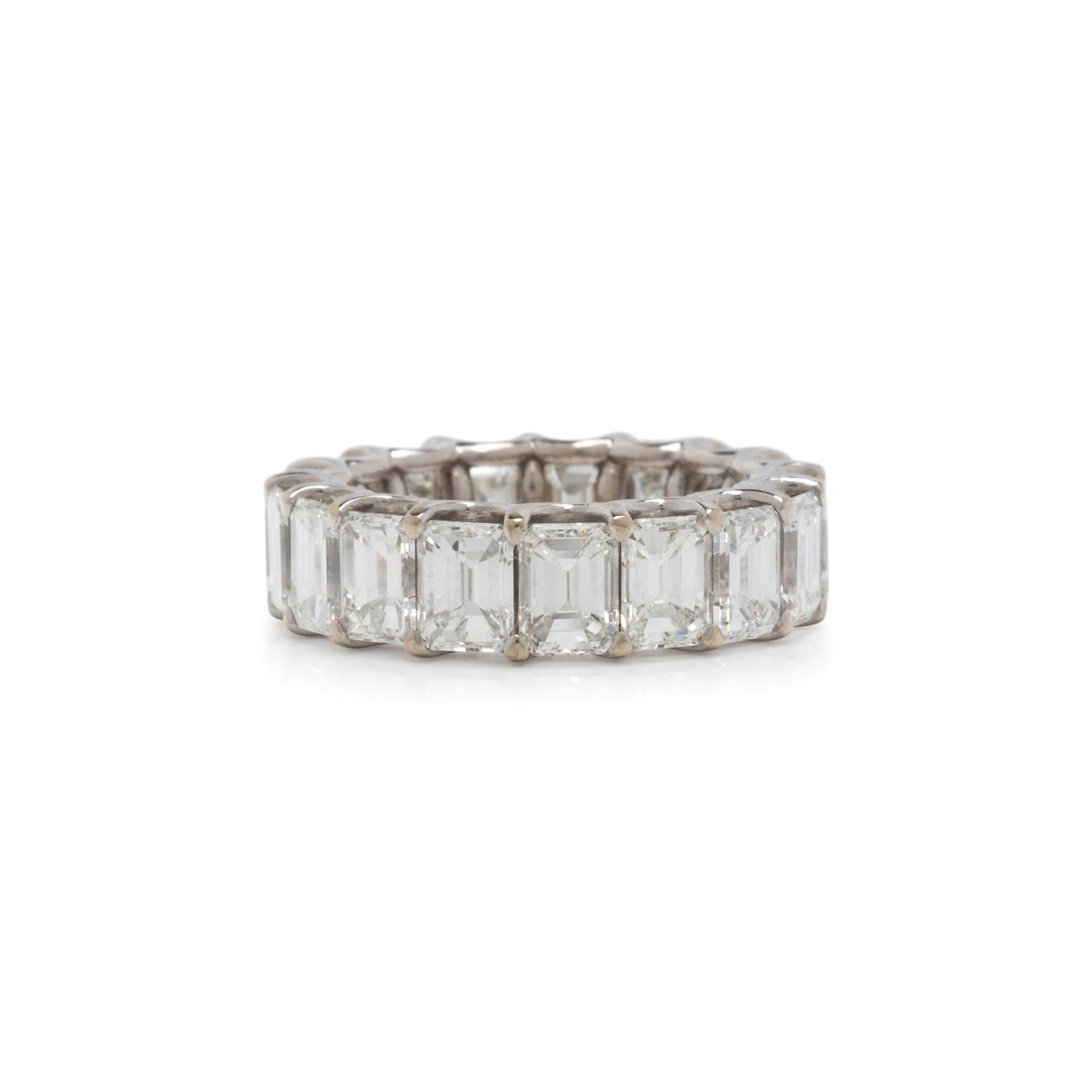 EMERALD CUT DIAMOND ETERNITY BAND