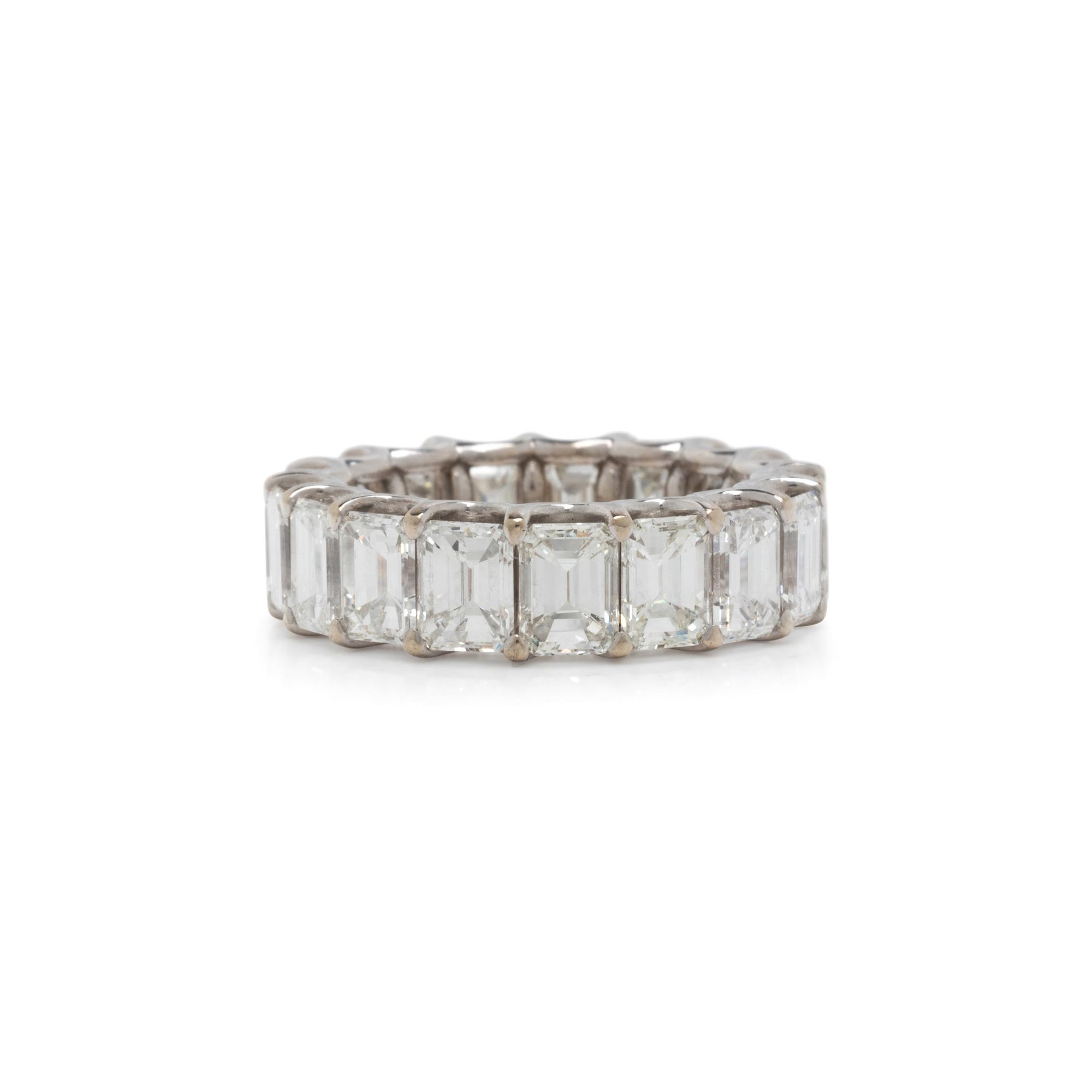 EMERALD CUT DIAMOND ETERNITY BAND