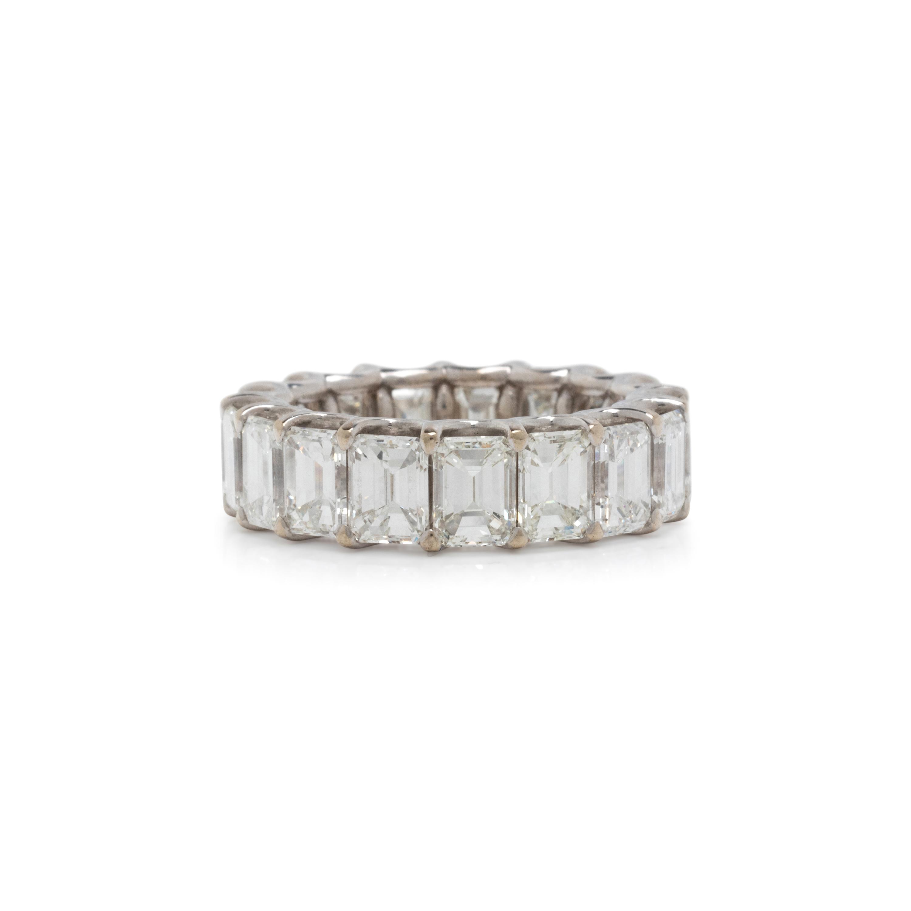 EMERALD CUT DIAMOND ETERNITY BAND