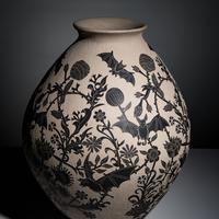 Adrian Corona Trillo (Mata Ortiz, b. 1987) — Large Black-on-Cream Pottery Jar, with Bats