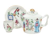 A Chinese Export Porcelain Tea and Coffee Service
