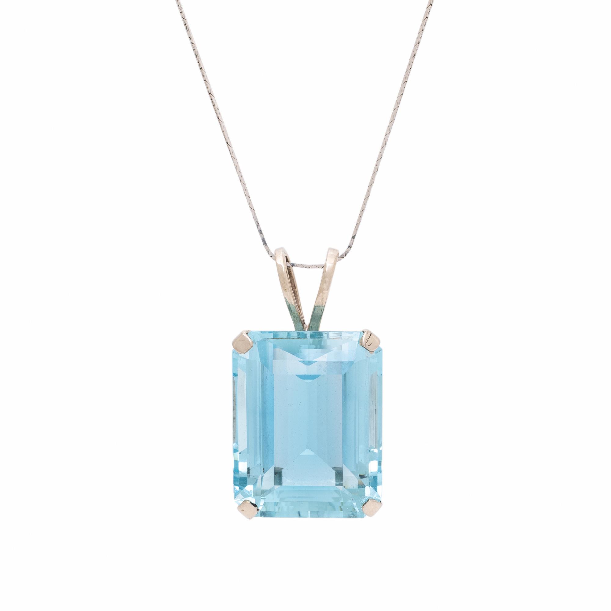 Aquamarine and White Gold Pendant Necklace