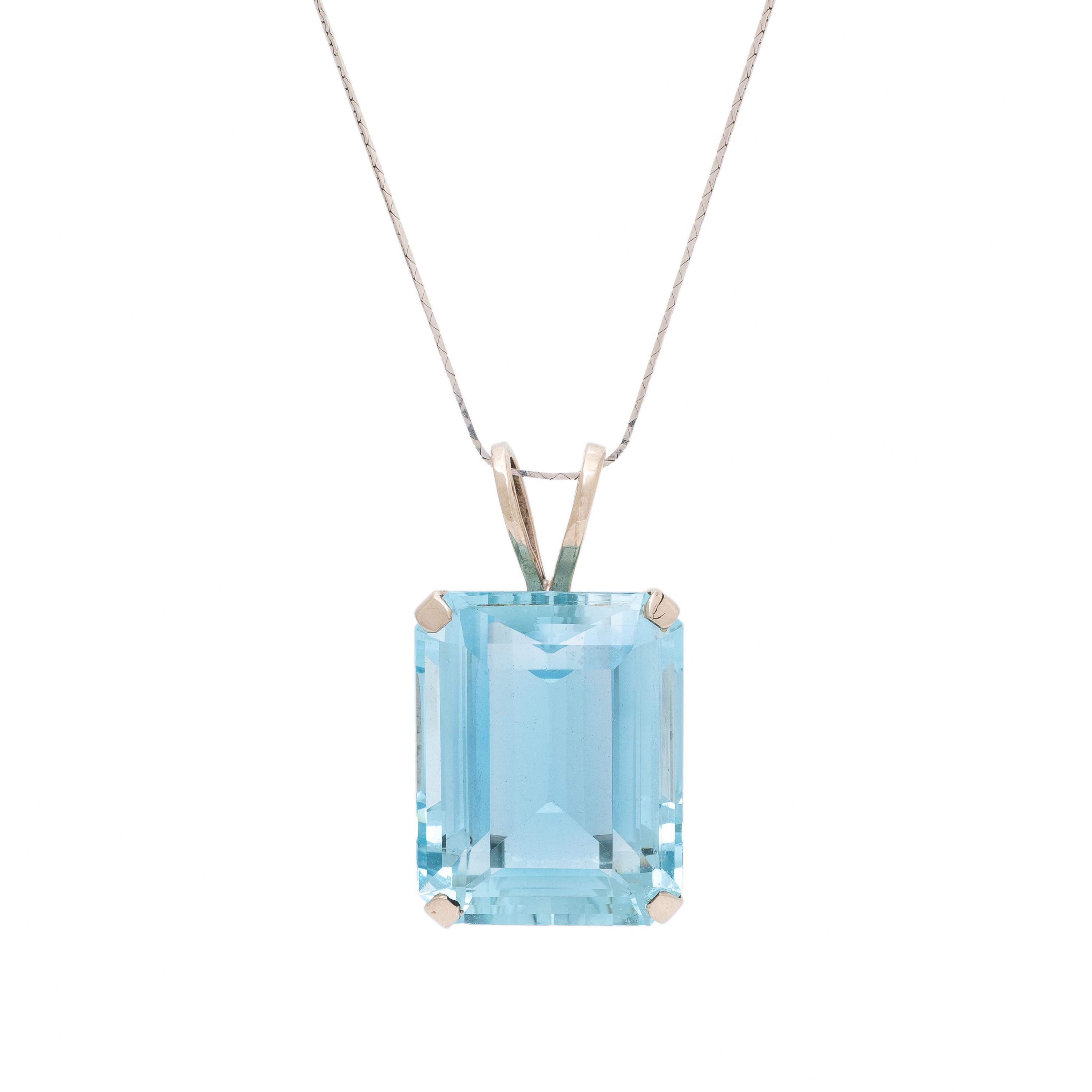 Aquamarine and White Gold Pendant Necklace