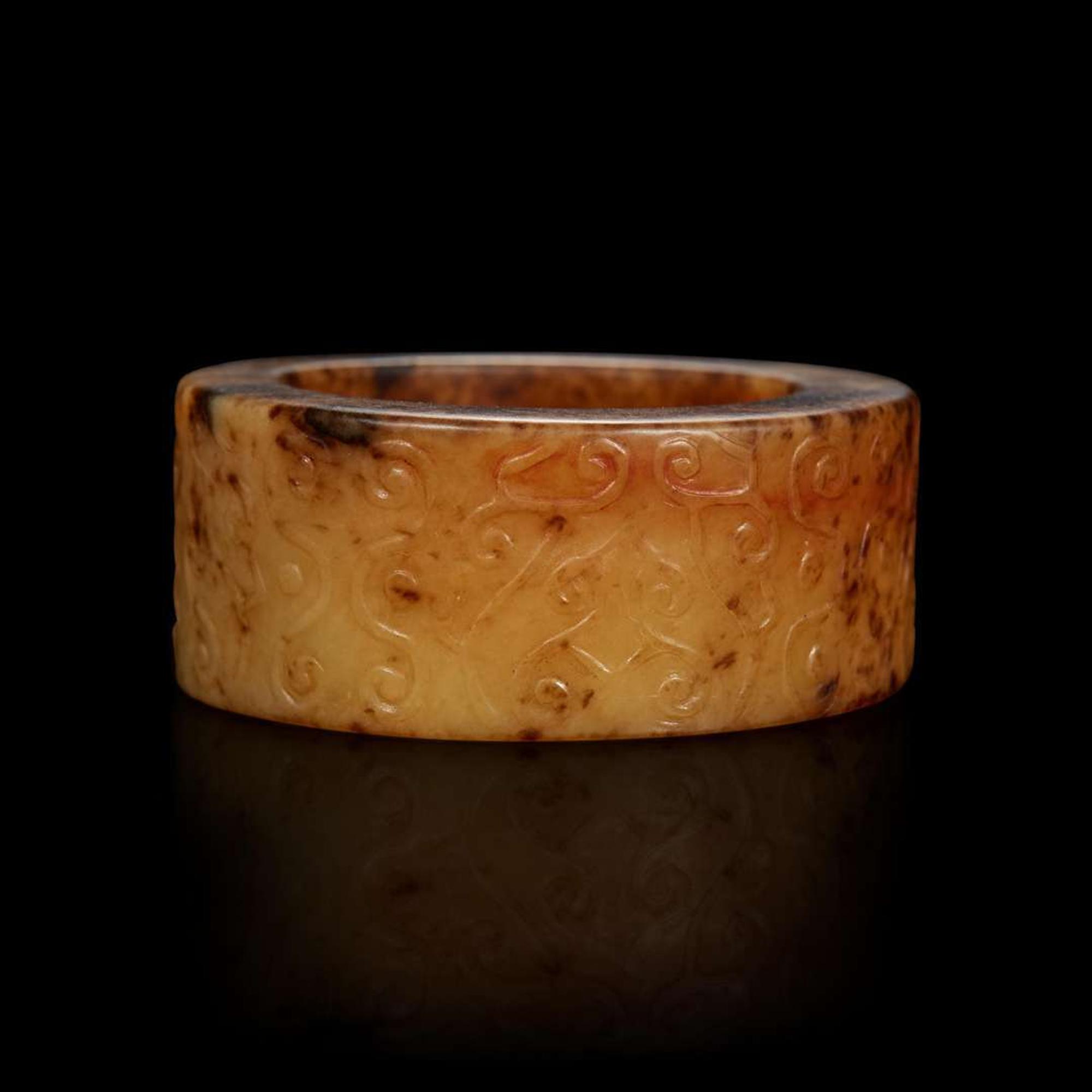 A Chinese archaistic carved beige jade bi and a large ring 高古風格玉璧與玉環各一件