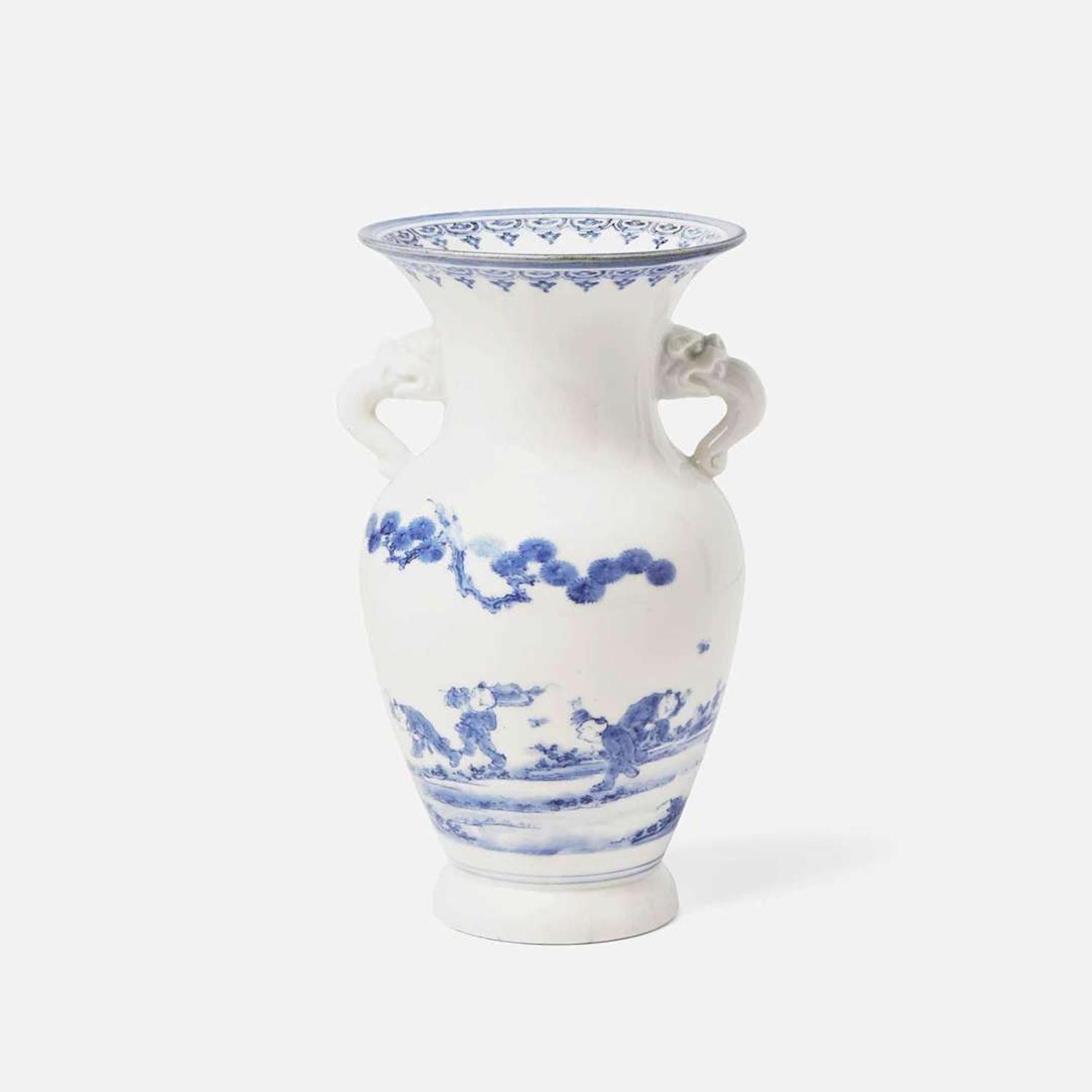 A Hirado blue and white porcelain "Boys" vase 日本青花“嬰戲”瓷瓶 Edo to Meiji period ?????