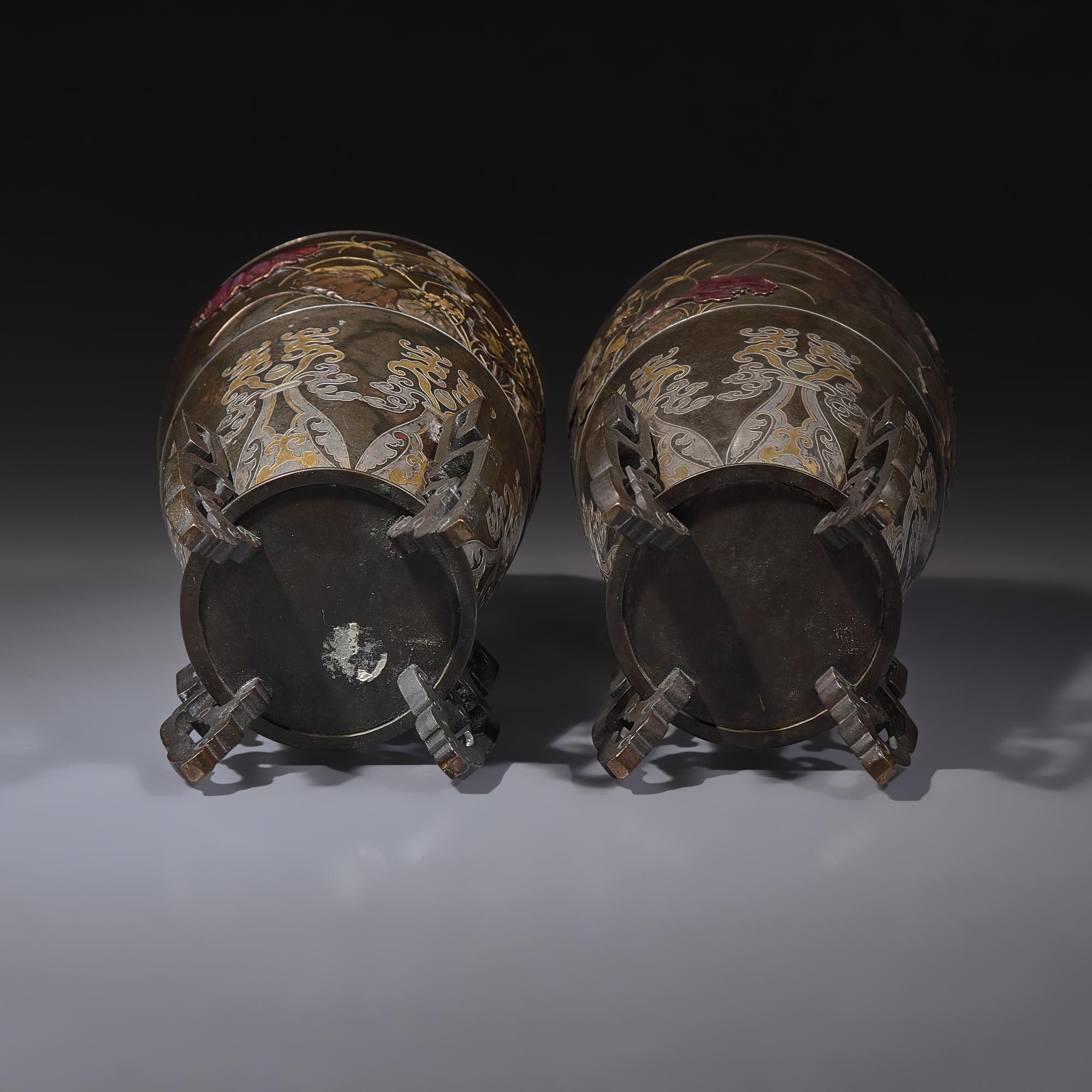 A Pair of Japanese Kaga Style Mixed Metal-Inlaid and Patinated Bronze Vases, Attributed to Suzuki Chokichi, Meiji Period — 日本明治時期 或爲鈴木長吉造 銅瓶一對