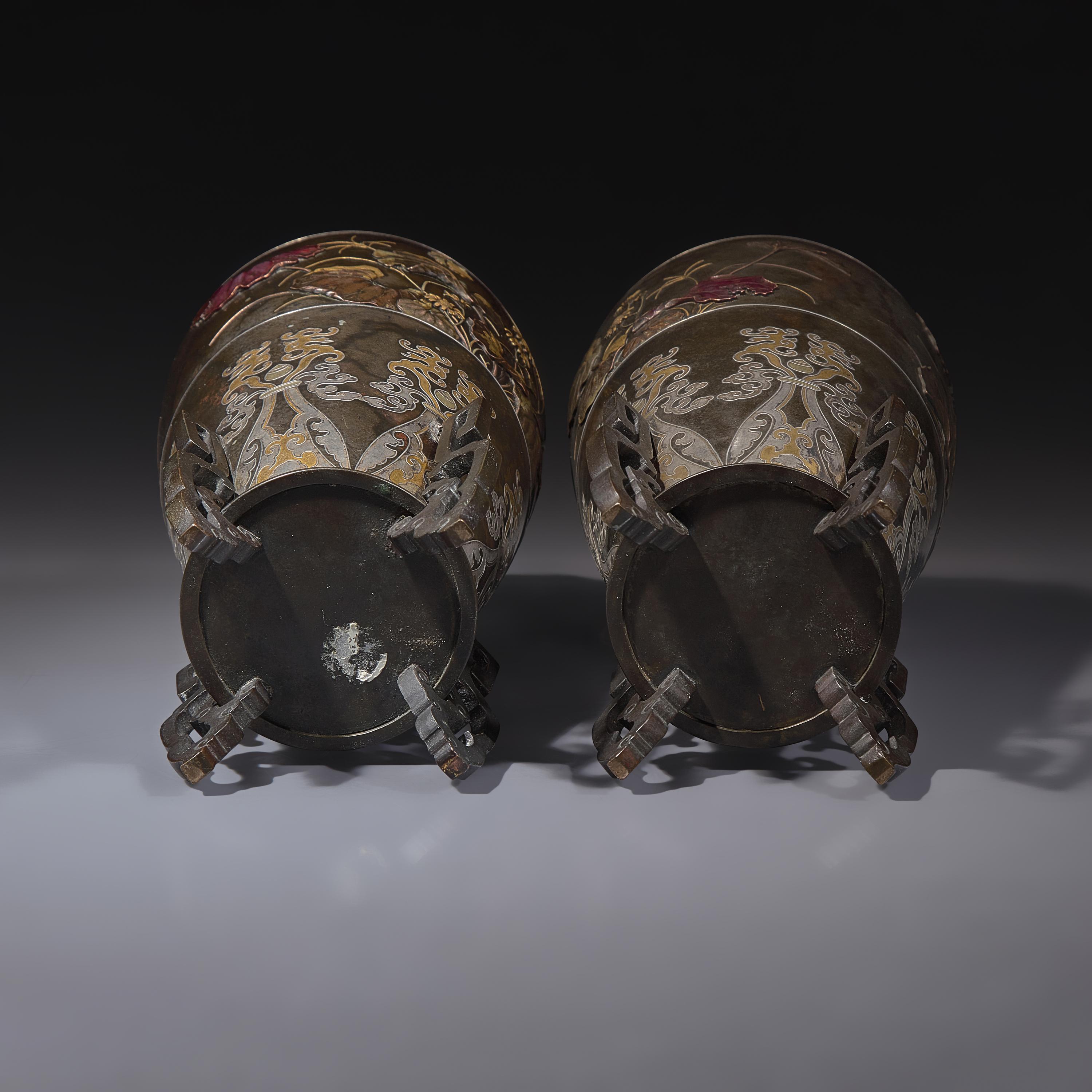 A Pair of Japanese Kaga Style Mixed Metal-Inlaid and Patinated Bronze Vases, Attributed to Suzuki Chokichi, Meiji Period — 日本明治時期 或爲鈴木長吉造 銅瓶一對