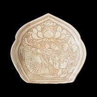 A Chinese Cizhou Stoneware 'Lotus' Pillow, Northern Song/Jin Dynasty 北宋/金 磁州窰珍珠地劃花蓮紋瓷枕