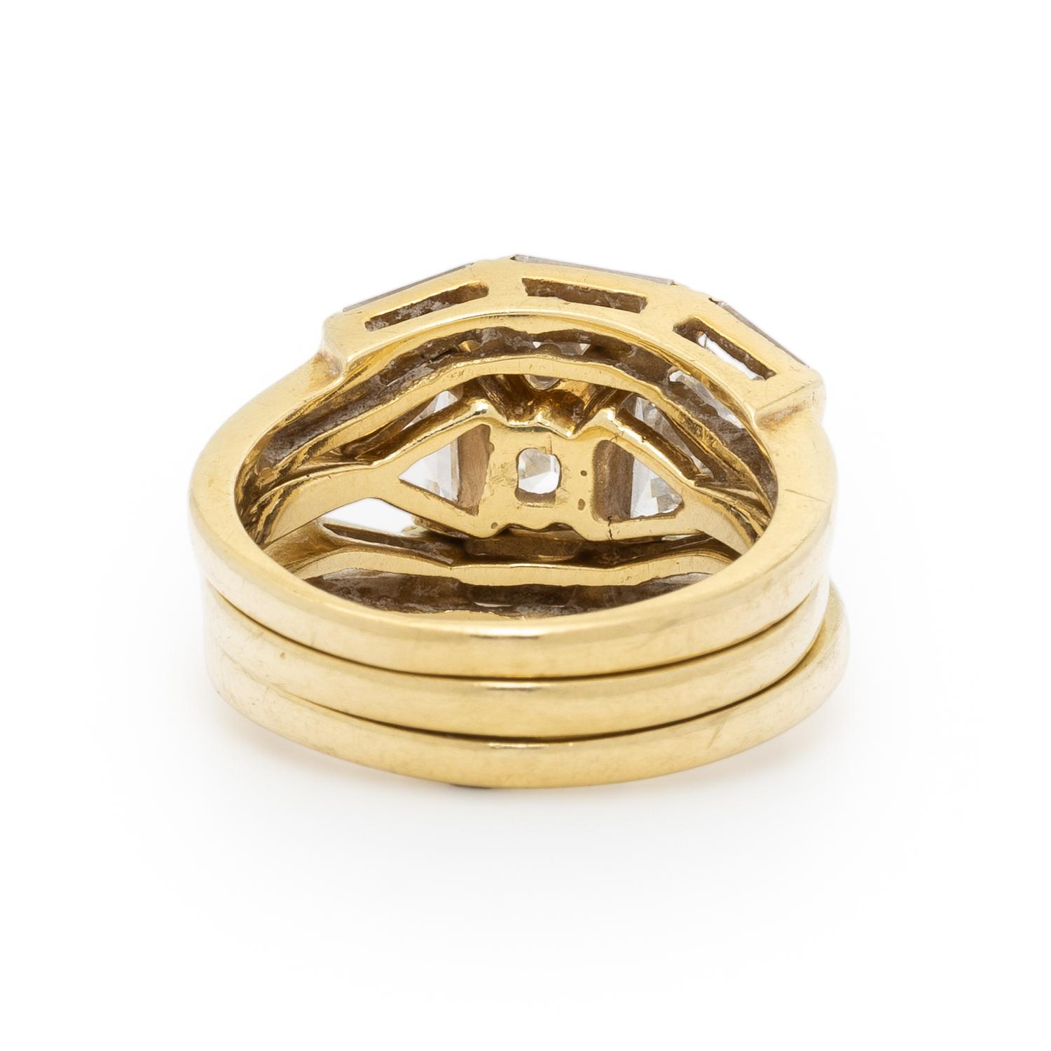 DIAMOND AND YELLOW GOLD RING WITH TWO GUARD RINGS