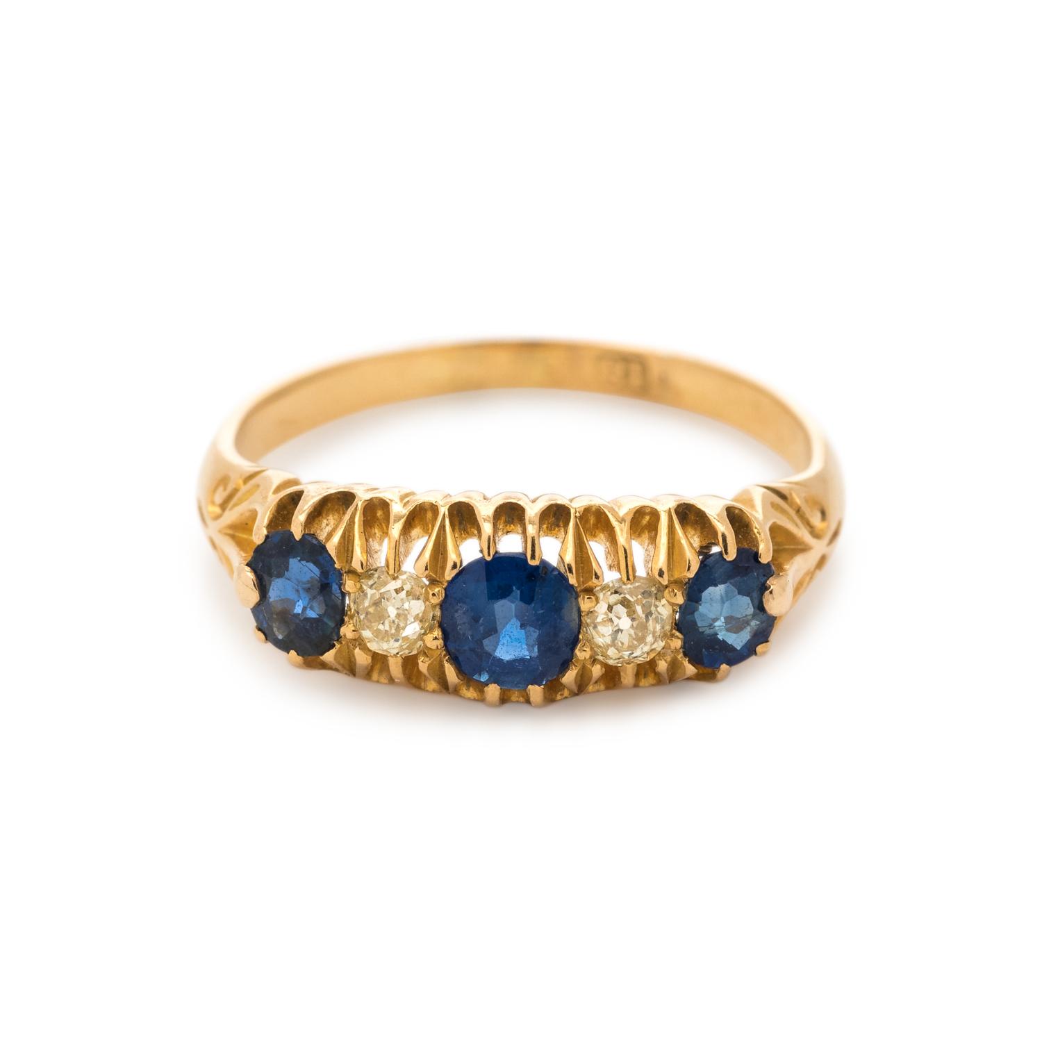 SAPPHIRE AND DIAMOND RING