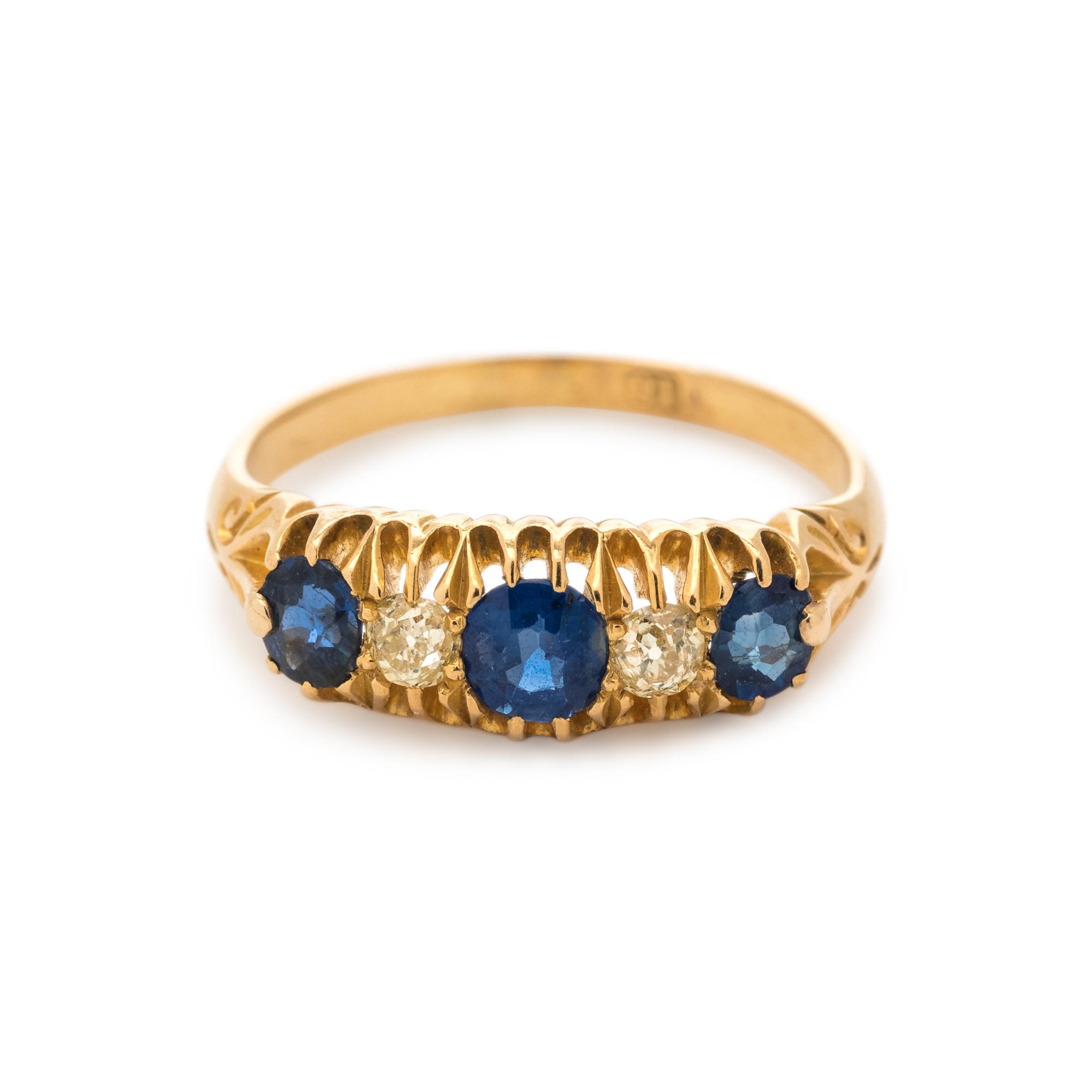 SAPPHIRE AND DIAMOND RING