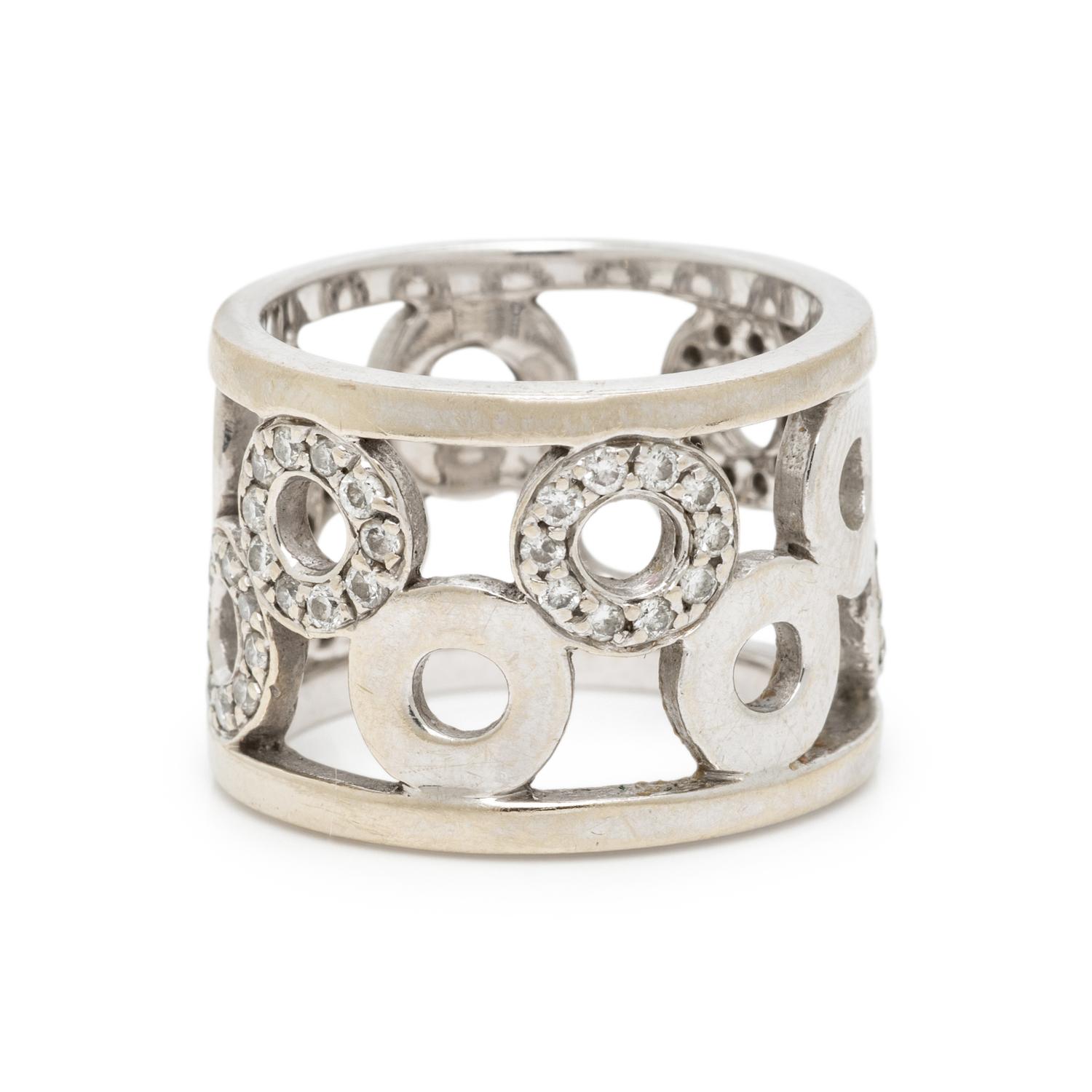 WHITE GOLD AND DIAMOND RING
