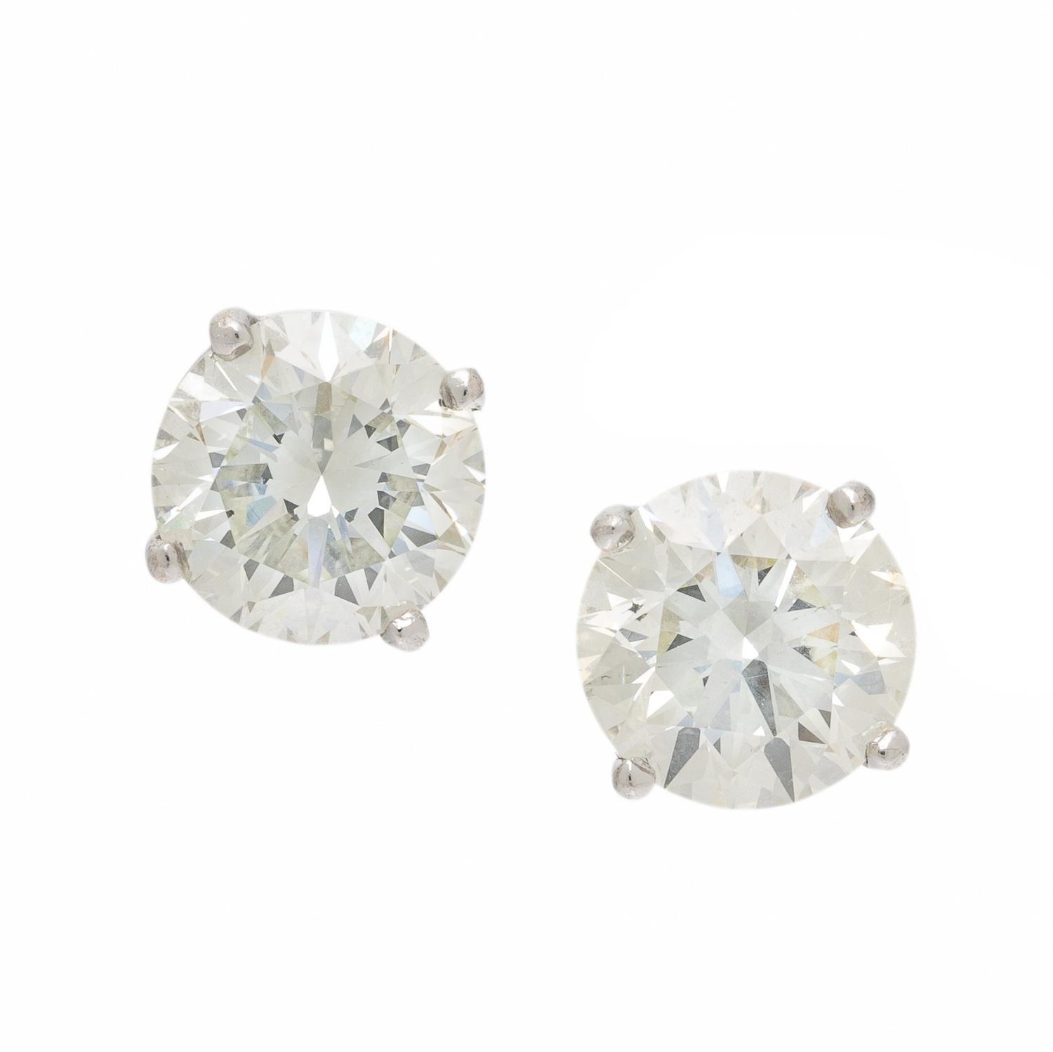 DIAMOND AND WHITE GOLD STUD EARRINGS