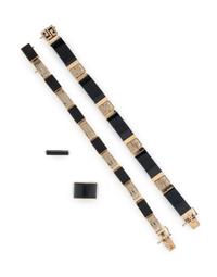 COLLECTION OF YELLOW GOLD AND BLACK JADE JEWELRY