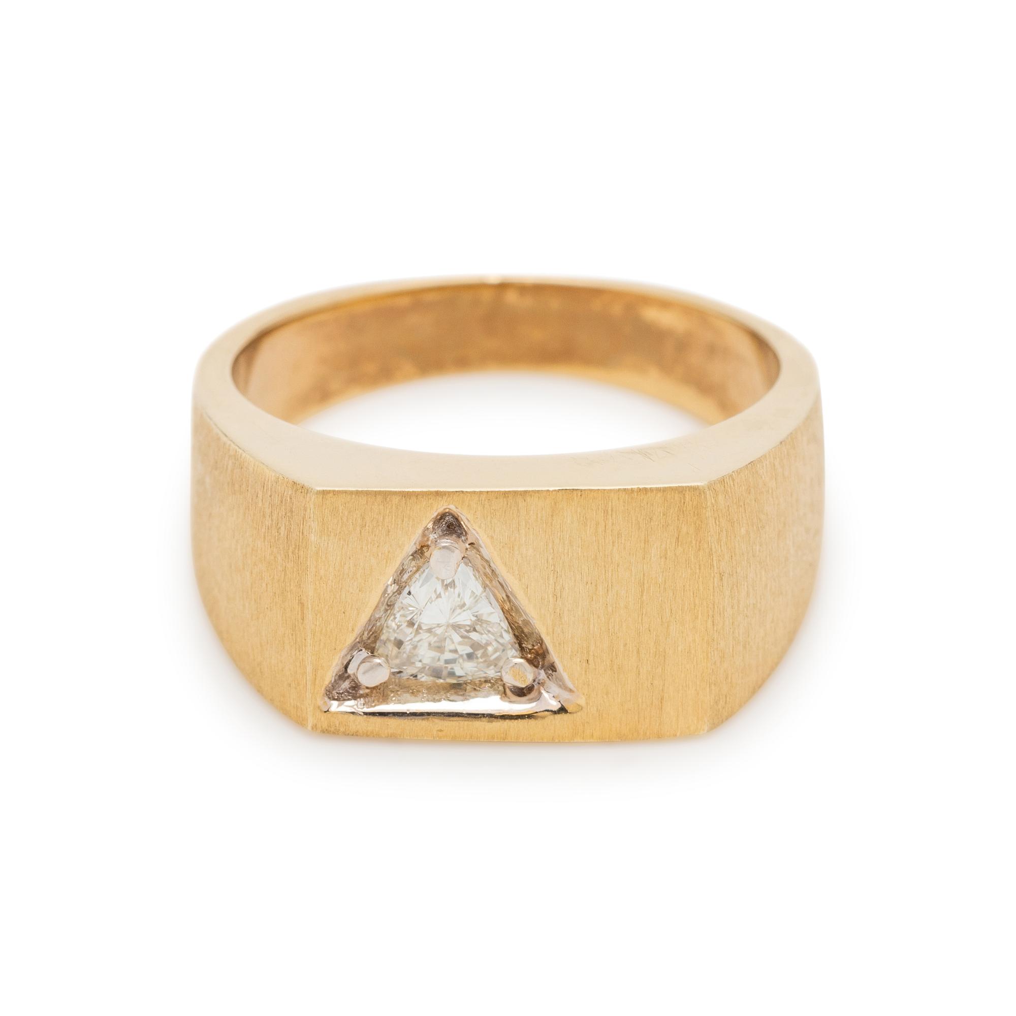 YELLOW GOLD AND DIAMOND RING