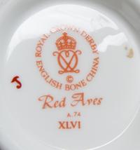 A Royal Crown Derby Porcelain Dinner Service, Diameter of dinner plate 10 1/2 inches.