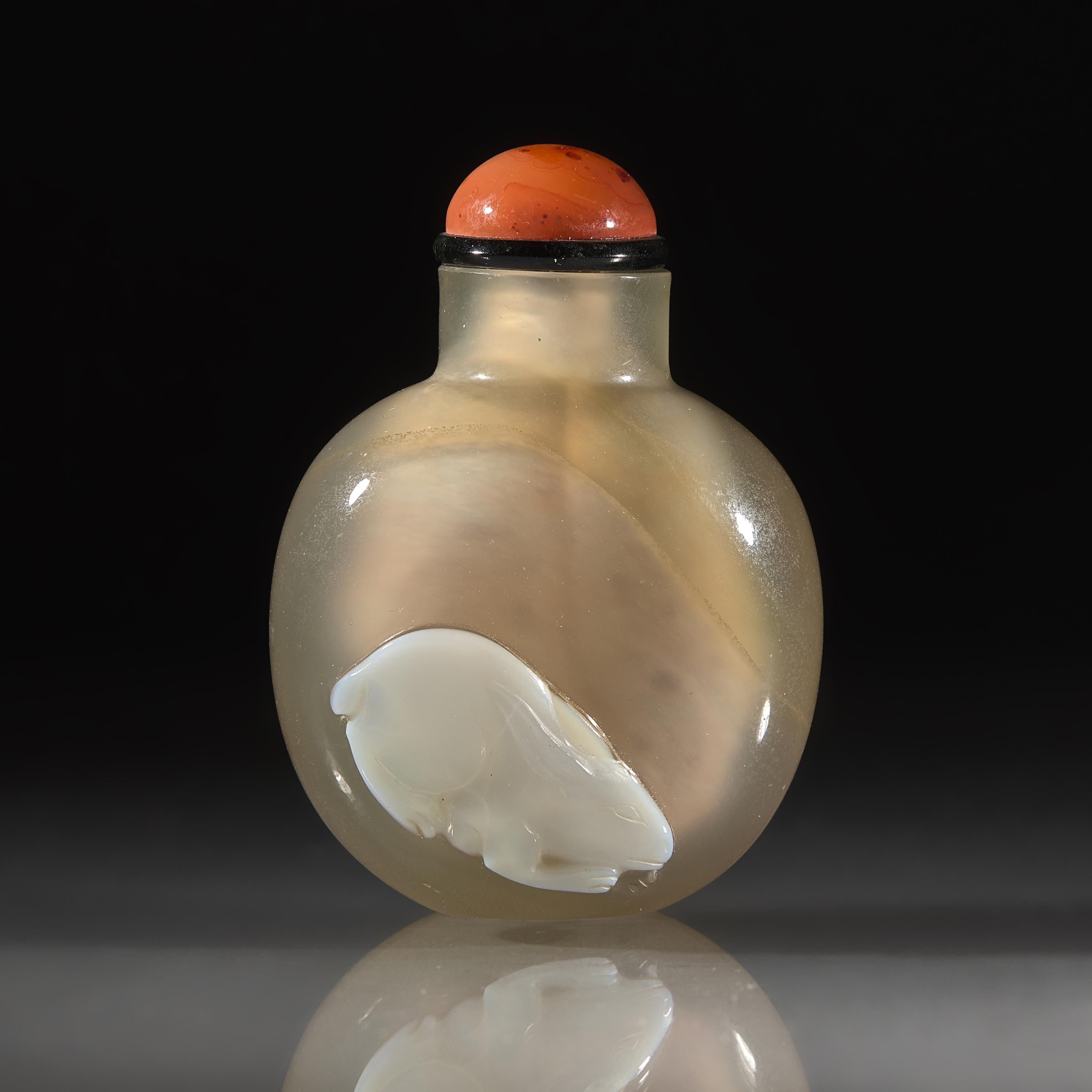 A Chinese Carved Agate "White Rabbit" Snuff Bottle, Qing Dynasty, Late 19th Century — 清晚期 瑪瑙巧雕白兔圖鼻煙壺