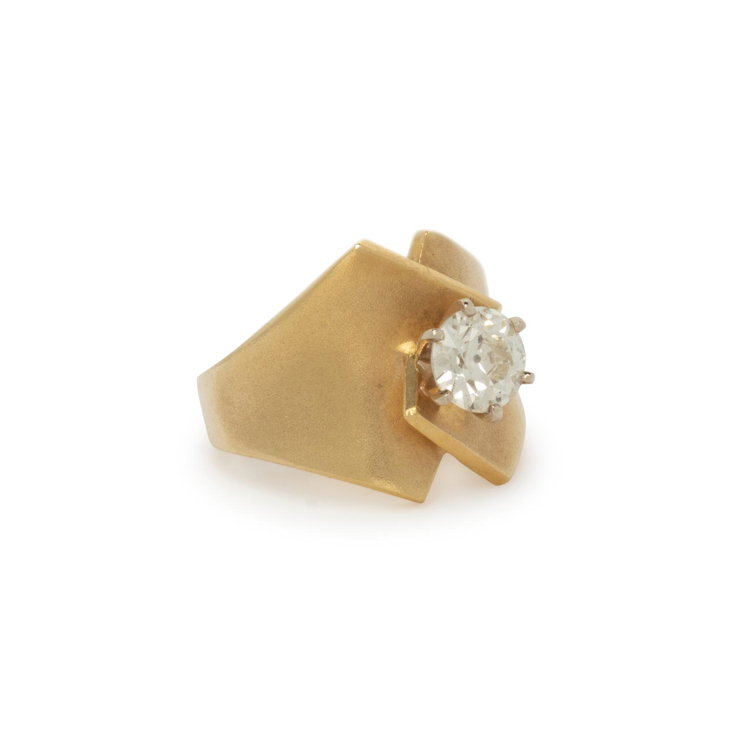 DIAMOND AND YELLOW GOLD RING