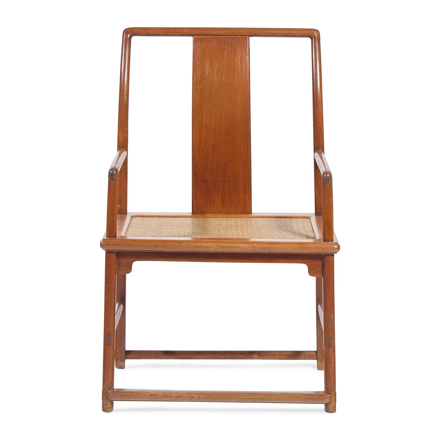 A Chinese Huanghuali Official's Armchair, Nanguanmaoyi, 18th/19th Century 清中期 黃花梨南官帽椅